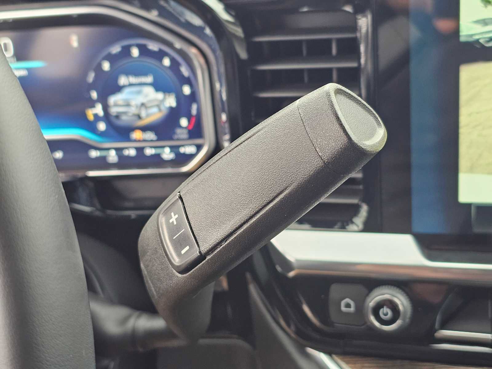 Used 2025 Chevrolet Silverado 1500 LT w/ Convenience Package II image 30