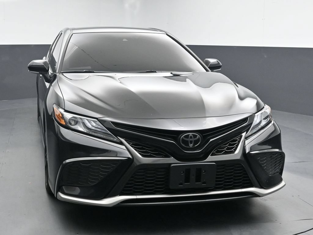 Used 2023 Toyota Camry XSE FWD image 3