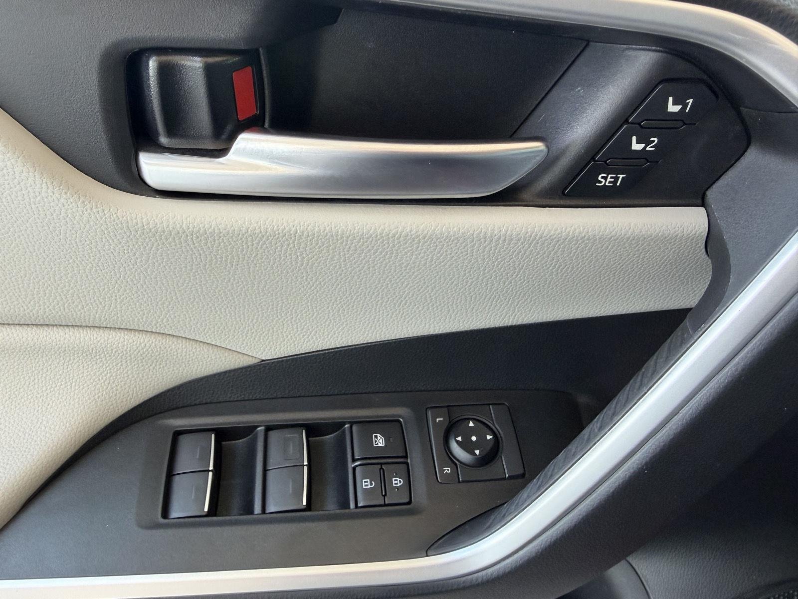 Used 2023 Toyota RAV4 XLE Premium AWD/4WD image 18