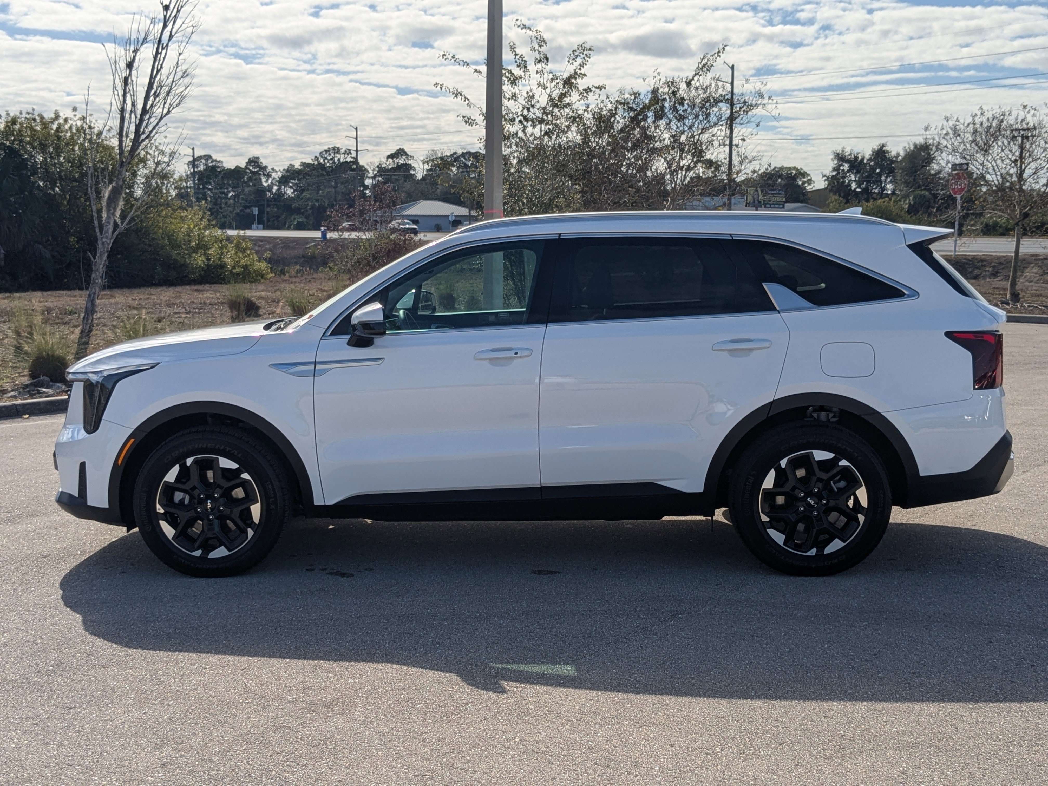 Certified 2025 Kia Sorento S w/ Panoramic Sunroof Package image 8
