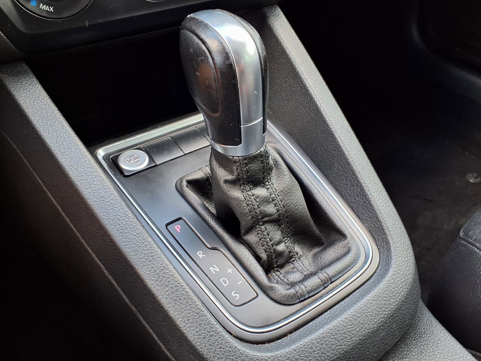 Used 2016 Volkswagen Jetta SE image 12