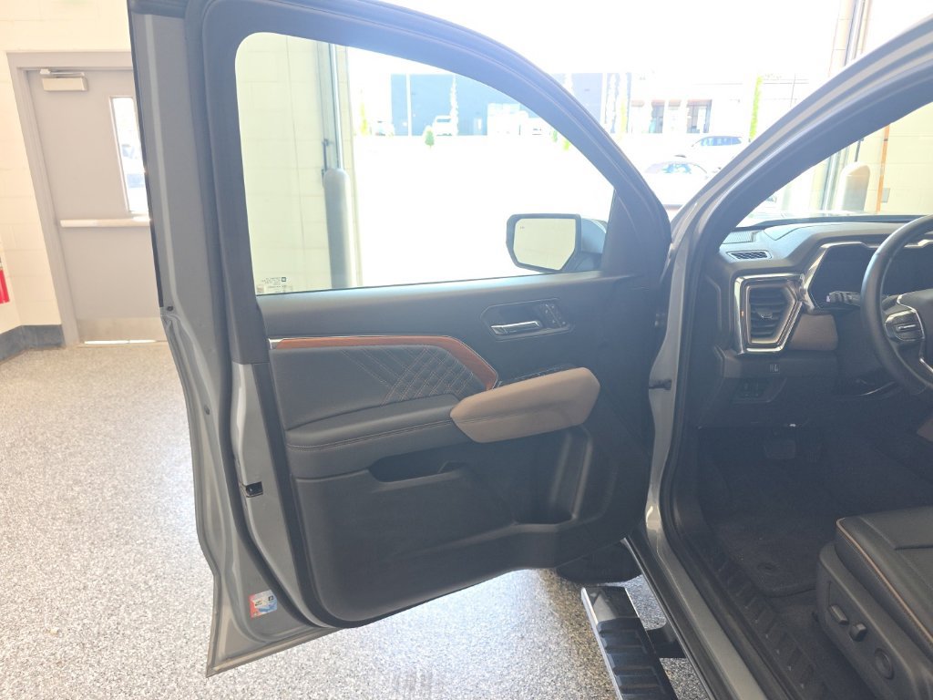 Used 2025 GMC Canyon Denali AWD/4WD image 32