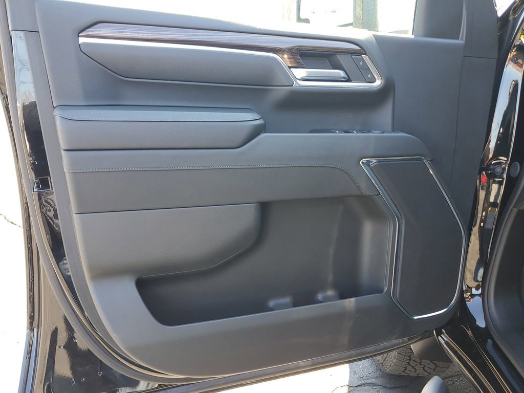 Used 2024 Chevrolet Silverado 2500 LT w/ Midnight Edition image 12