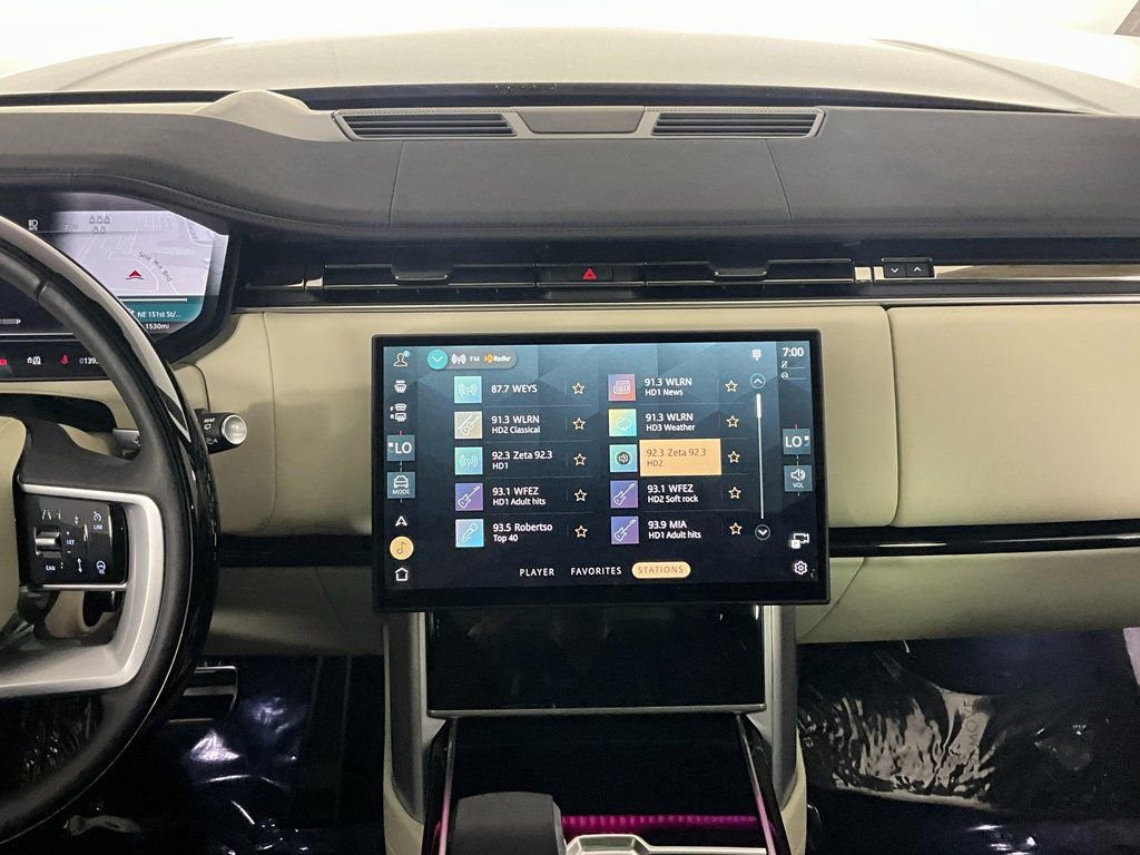 Used 2024 Land Rover Range Rover Long Wheelbase SE image 12