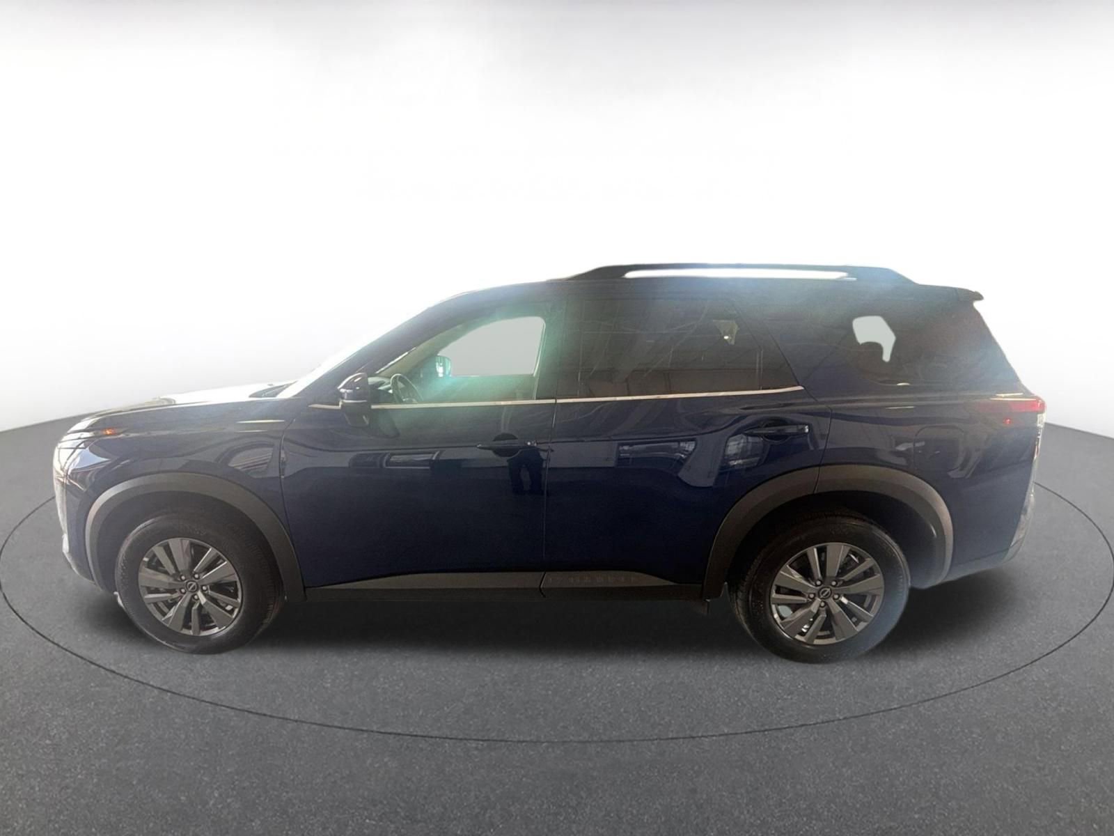 Used 2025 Nissan Pathfinder SV AWD/4WD image 11