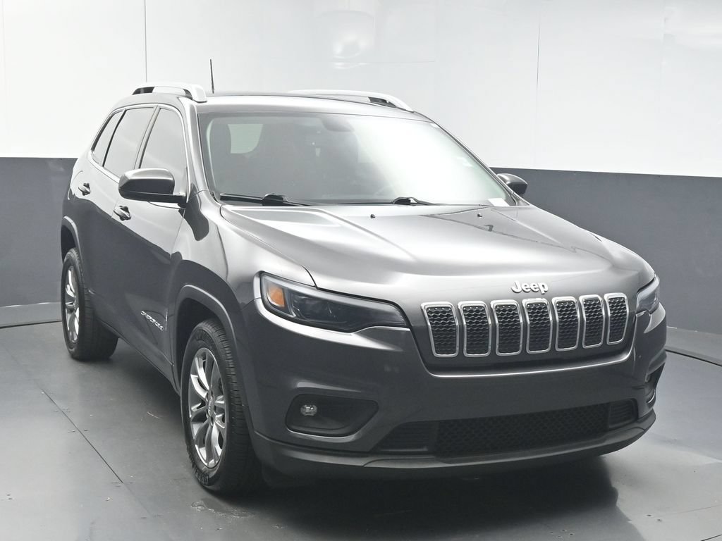 Used 2019 Jeep Cherokee Latitude Plus w/ Comfort/Convenience Group FWD image 2