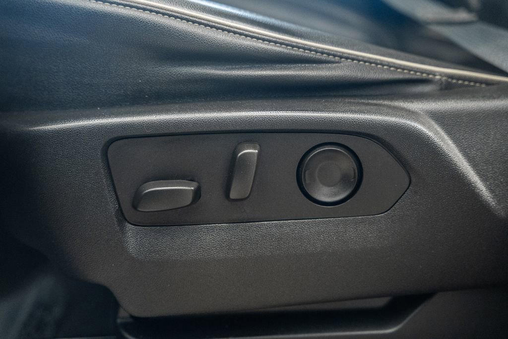 Used 2023 GMC Yukon SLT image 43