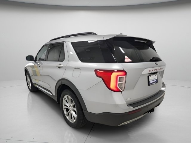 Used 2021 Ford Explorer XLT w/ Equipment Group 202A AWD/4WD image 5