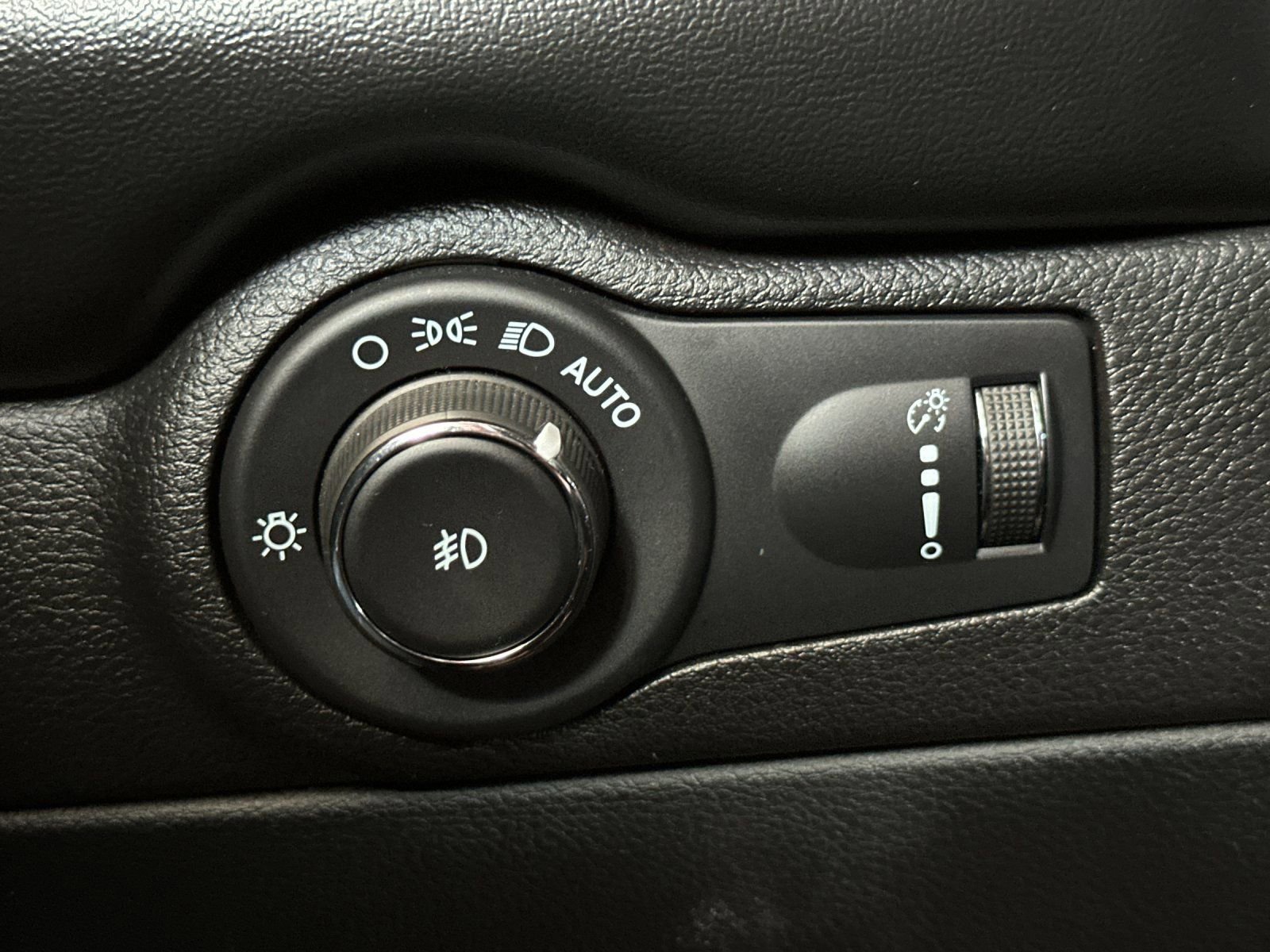 Used 2021 Dodge Durango GT RWD image 34