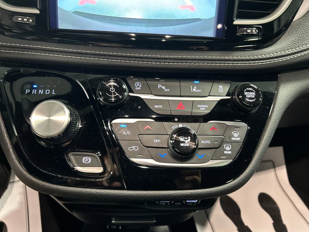 Used 2024 Chrysler Pacifica Touring FWD image 19