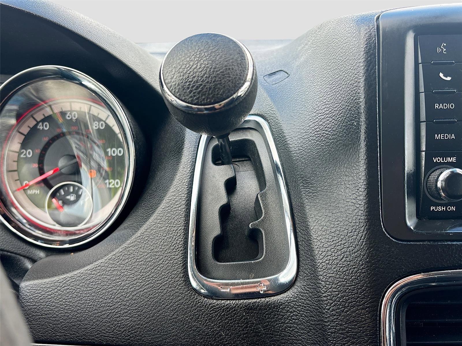 Used 2019 Dodge Grand Caravan SE FWD image 17