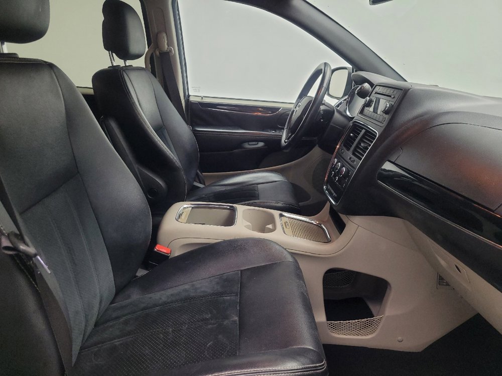 Used 2017 Dodge Grand Caravan SXT image 21