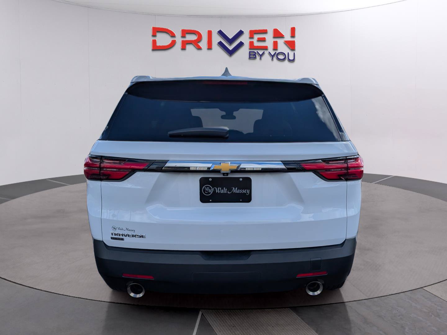 Used 2024 Chevrolet Traverse LS w/ Safety Package FWD image 4