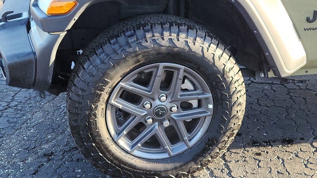 Used 2025 Jeep Wrangler Unlimited Sport AWD/4WD image 4
