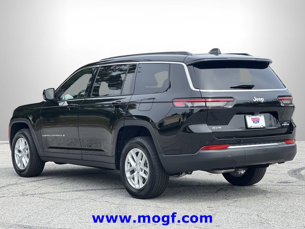 Used 2024 Jeep Grand Cherokee L Laredo AWD/4WD image 2
