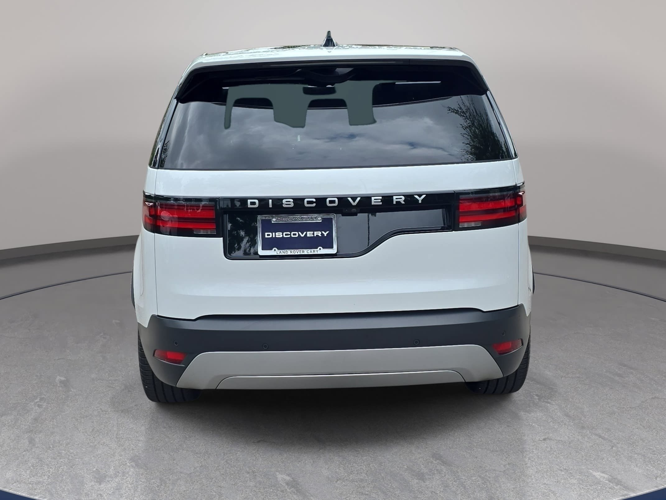 Certified 2025 Land Rover Discovery S AWD/4WD image 6