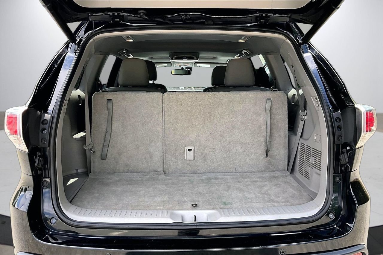 Used 2015 Toyota Highlander Limited w/ Driver Technology Package AWD/4WD image 27