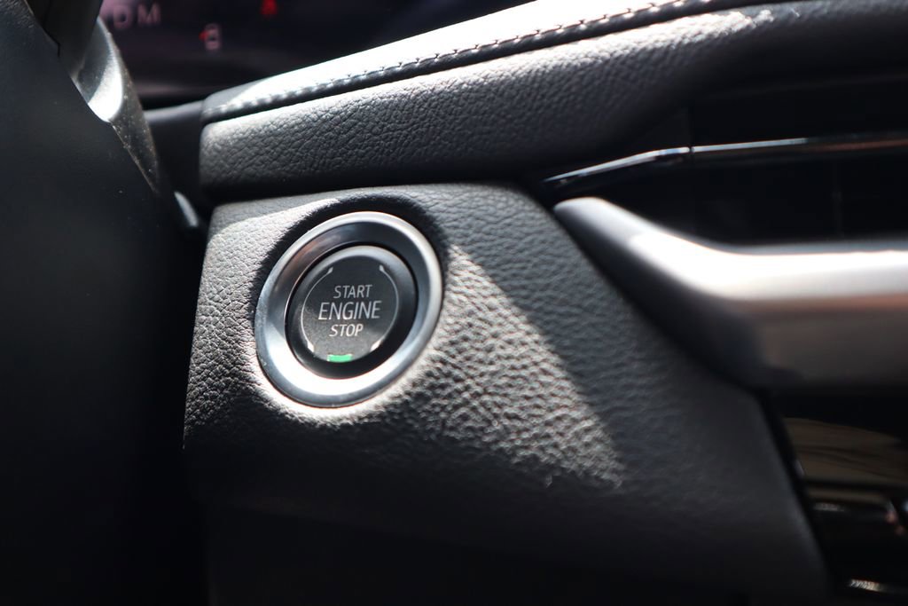 Used 2025 Cadillac XT4 Premium Luxury FWD image 31