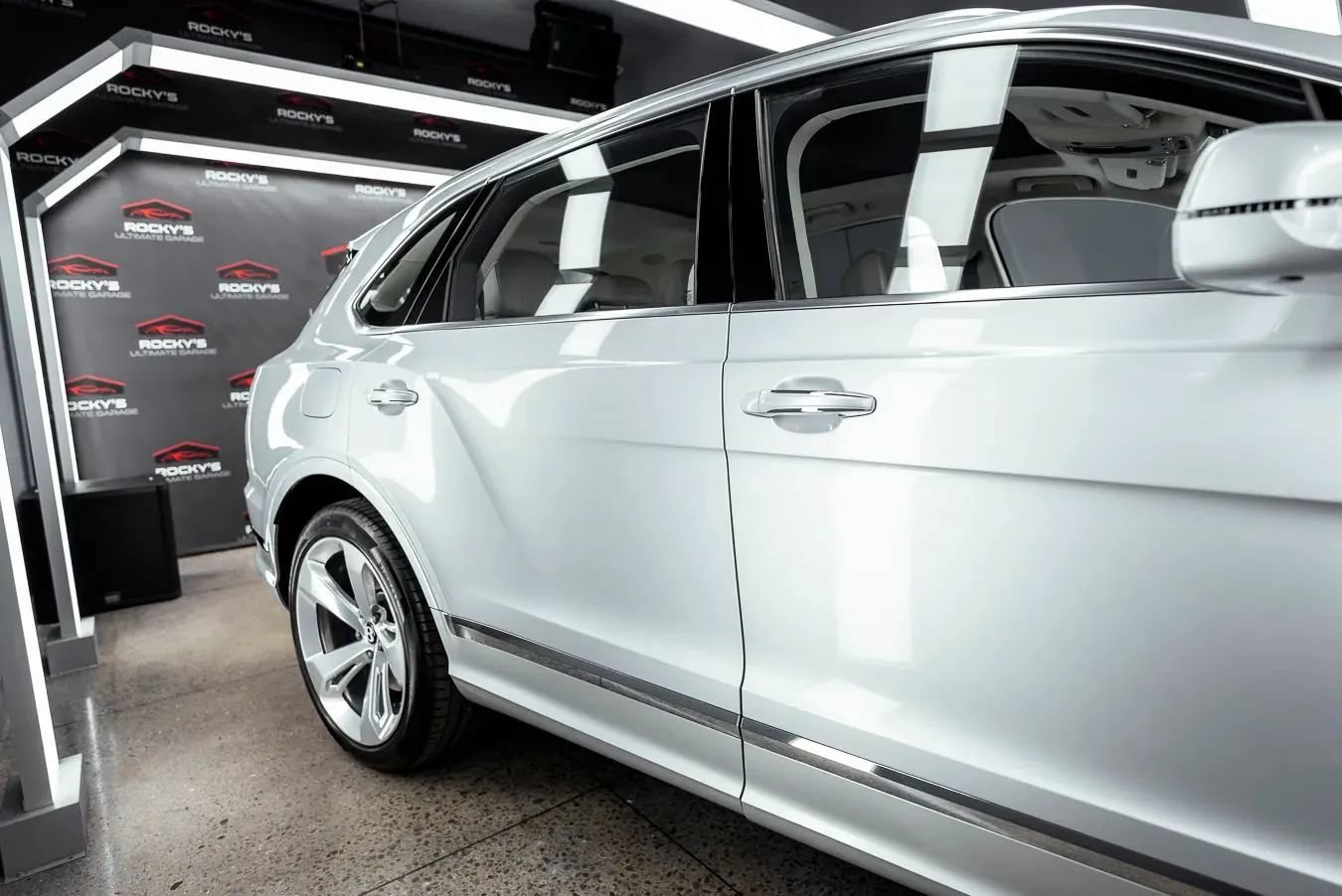Used 2023 Bentley Bentayga AWD/4WD image 6