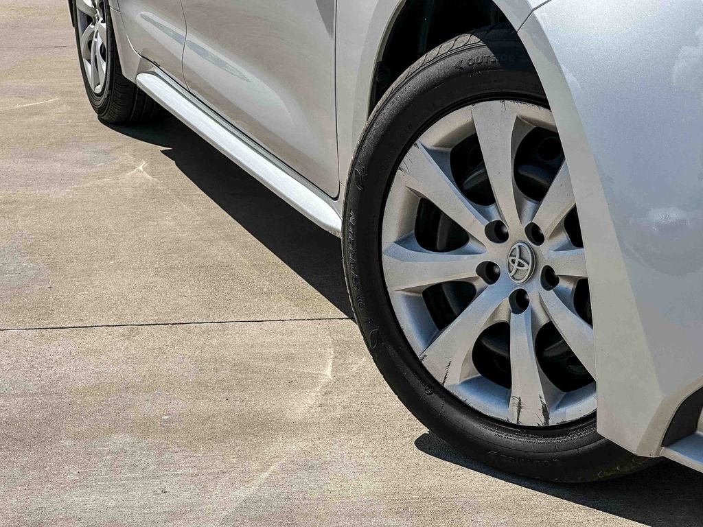 Used 2024 Toyota Corolla LE image 9