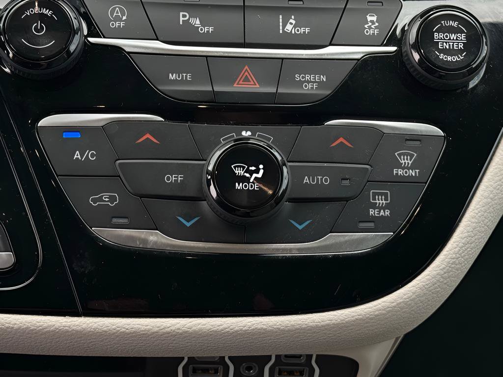 Used 2021 Chrysler Pacifica Touring-L FWD image 30