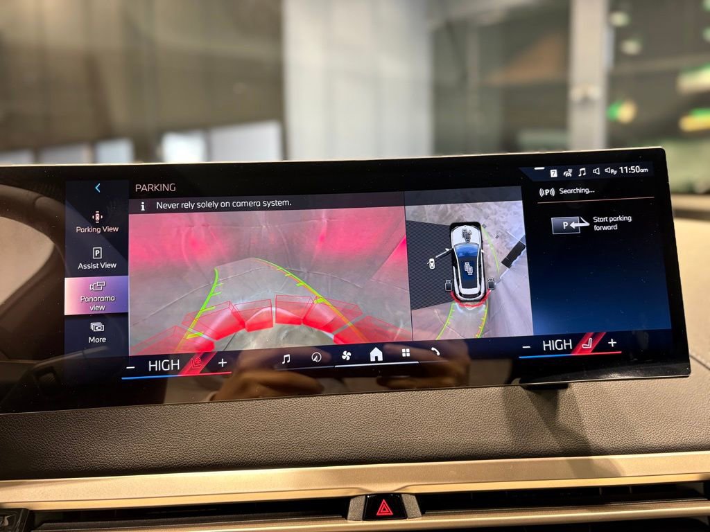 Used 2025 BMW iX xDrive50 w/ Sport Package image 8