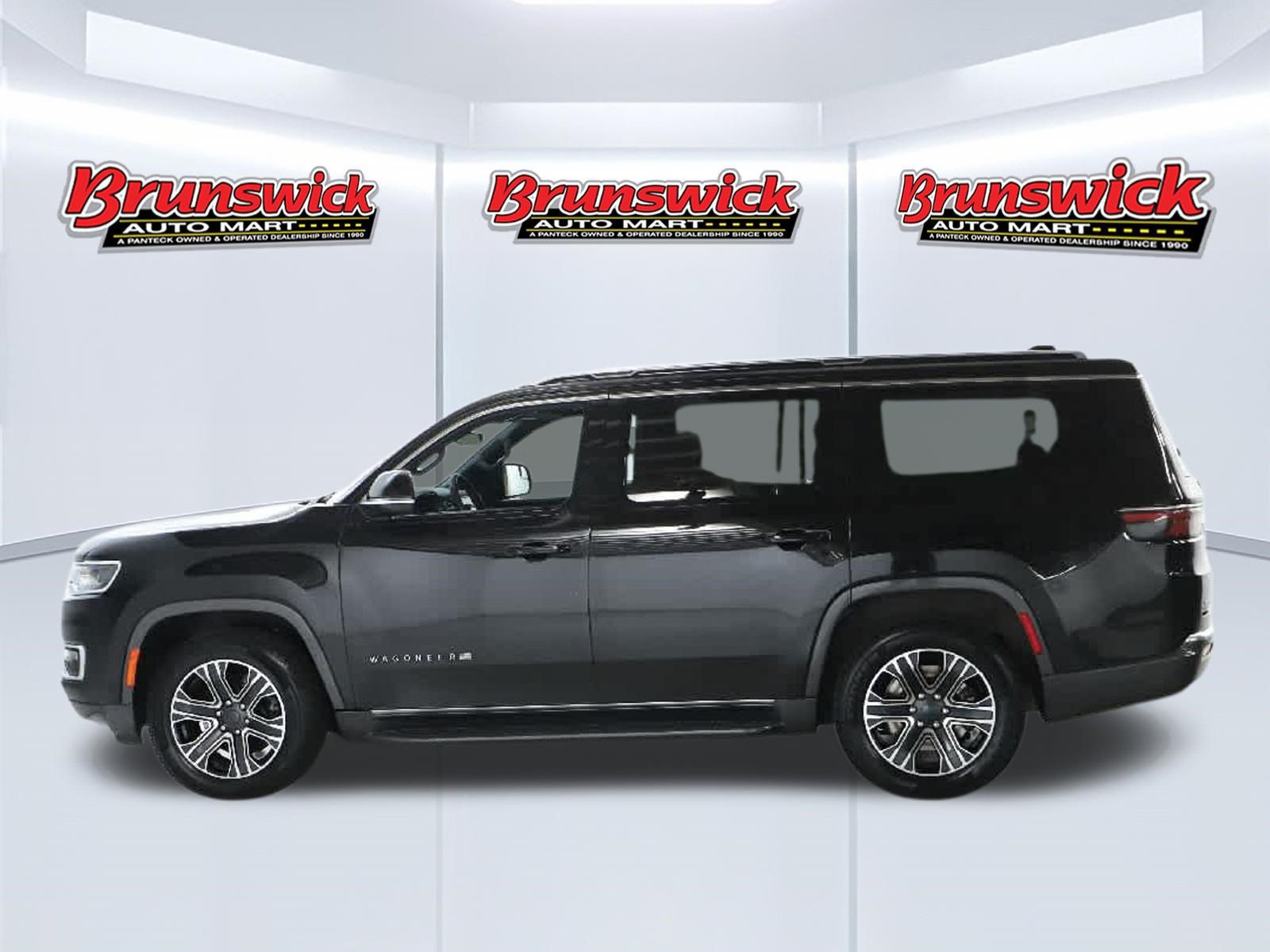 Used 2022 Jeep Wagoneer Series III AWD/4WD image 37