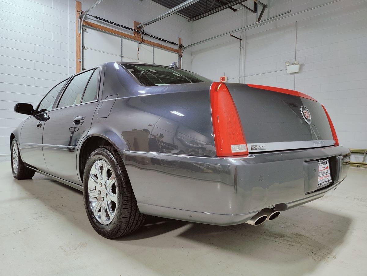 Used 2009 Cadillac DTS w/ Trunk Convenience Package FWD image 24