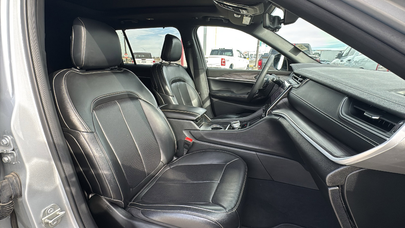 Certified 2024 Jeep Grand Cherokee L Limited w/ Luxury Tech Group II image 33