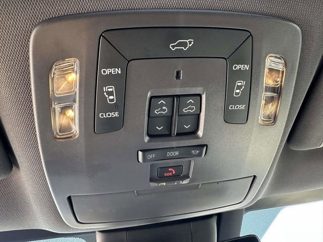 Used 2022 Toyota Sienna Platinum image 40