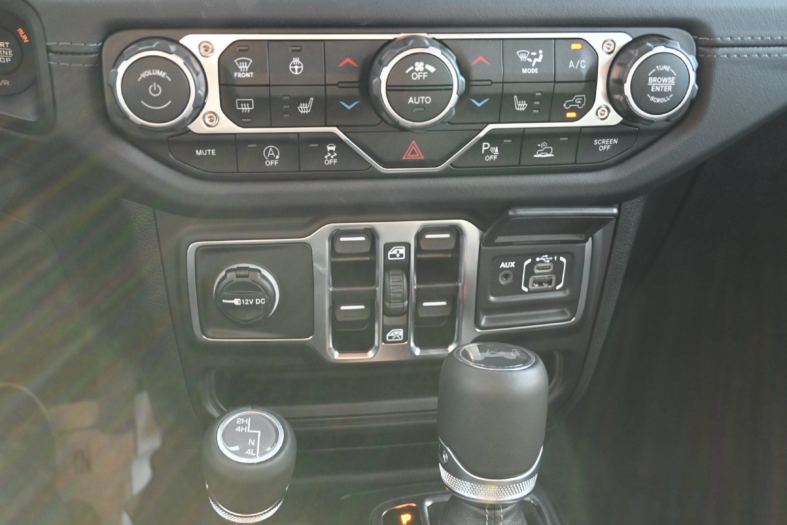 New 2025 Jeep Wrangler Unlimited Sahara AWD/4WD image 15