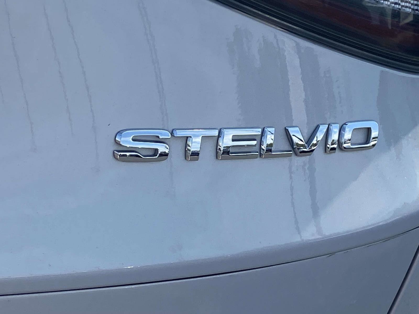 Used 2024 Alfa Romeo Stelvio Sprint image 40