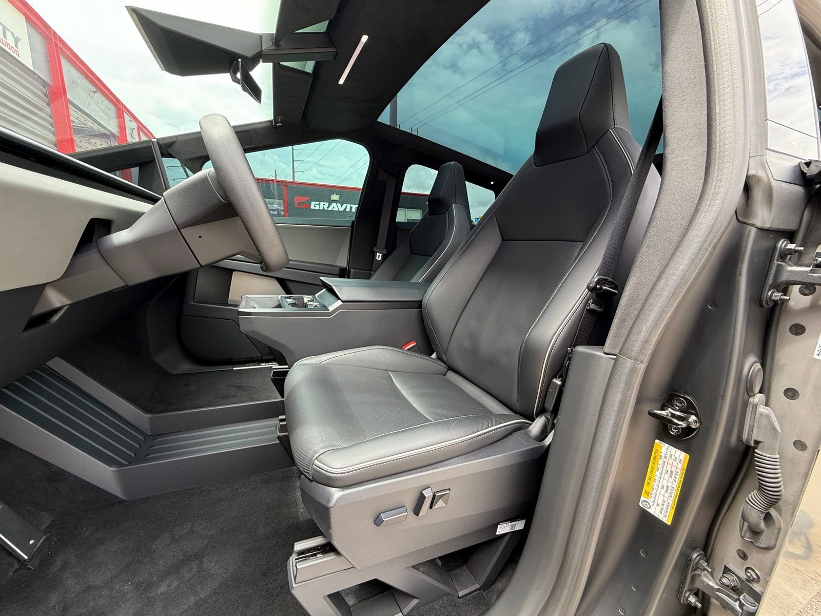 Used 2025 Tesla Cybertruck AWD Crew Cab image 15