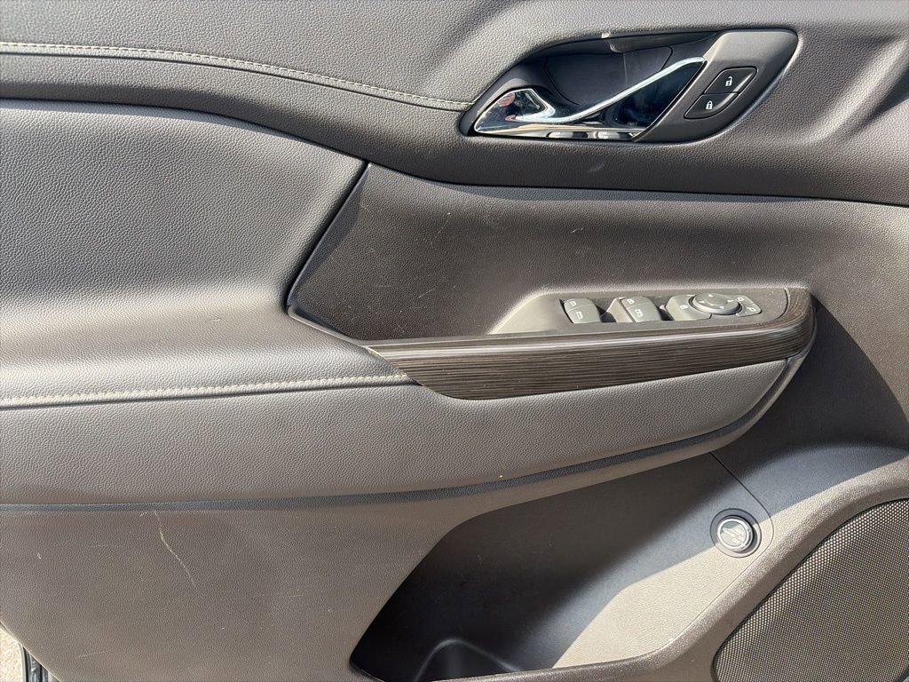Used 2023 GMC Acadia SLT w/ LPO, Floor Liner Package image 9