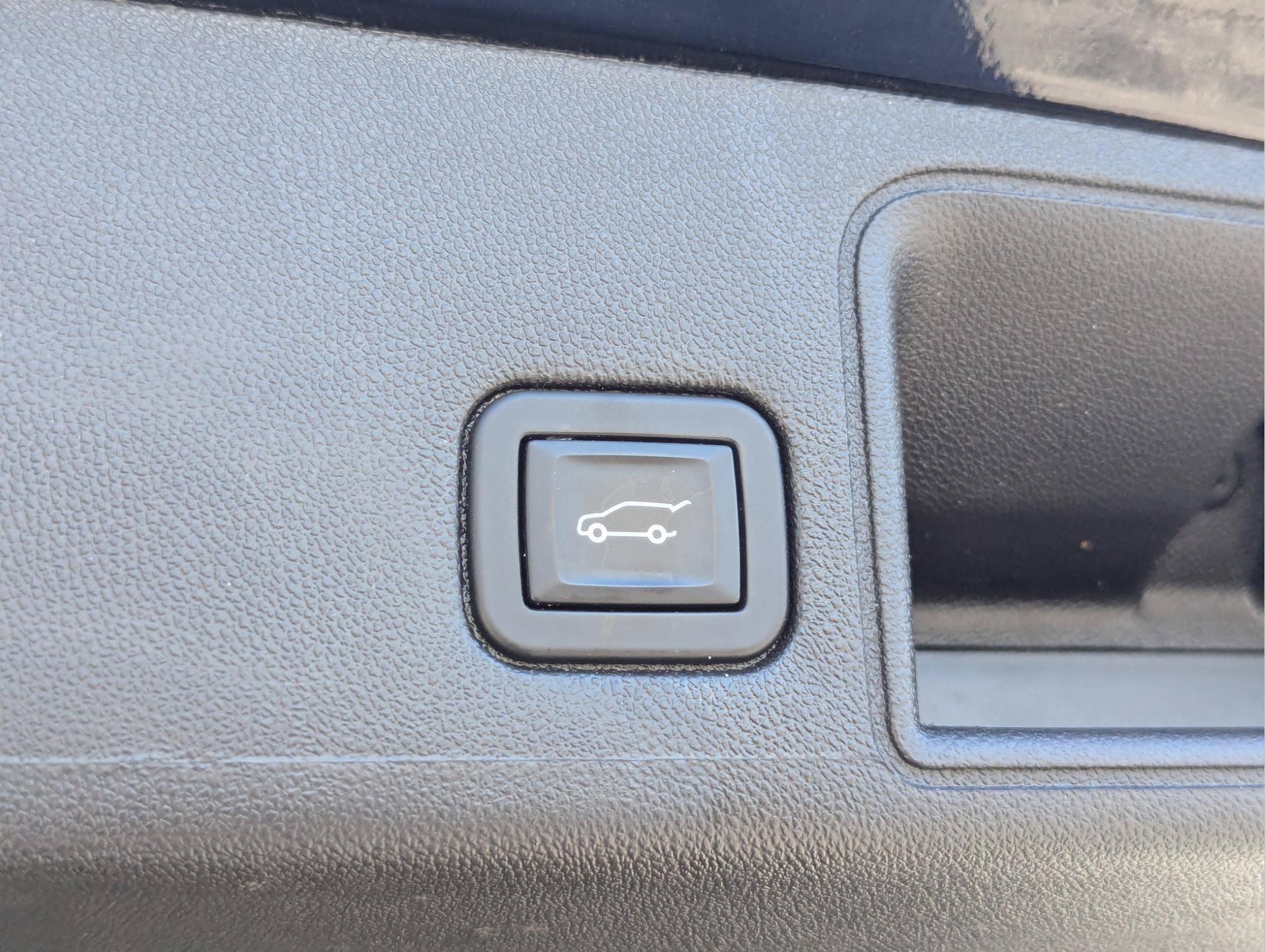 Used 2024 GMC Terrain SLT FWD image 37