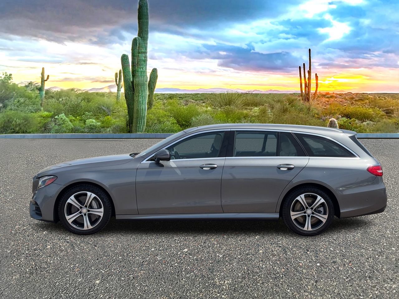 Used 2017 Mercedes-Benz E 400 4MATIC Wagon image 3