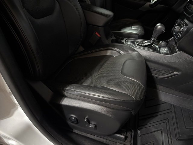 Used 2021 Jeep Cherokee Latitude Lux w/ Comfort/Convenience Group image 23