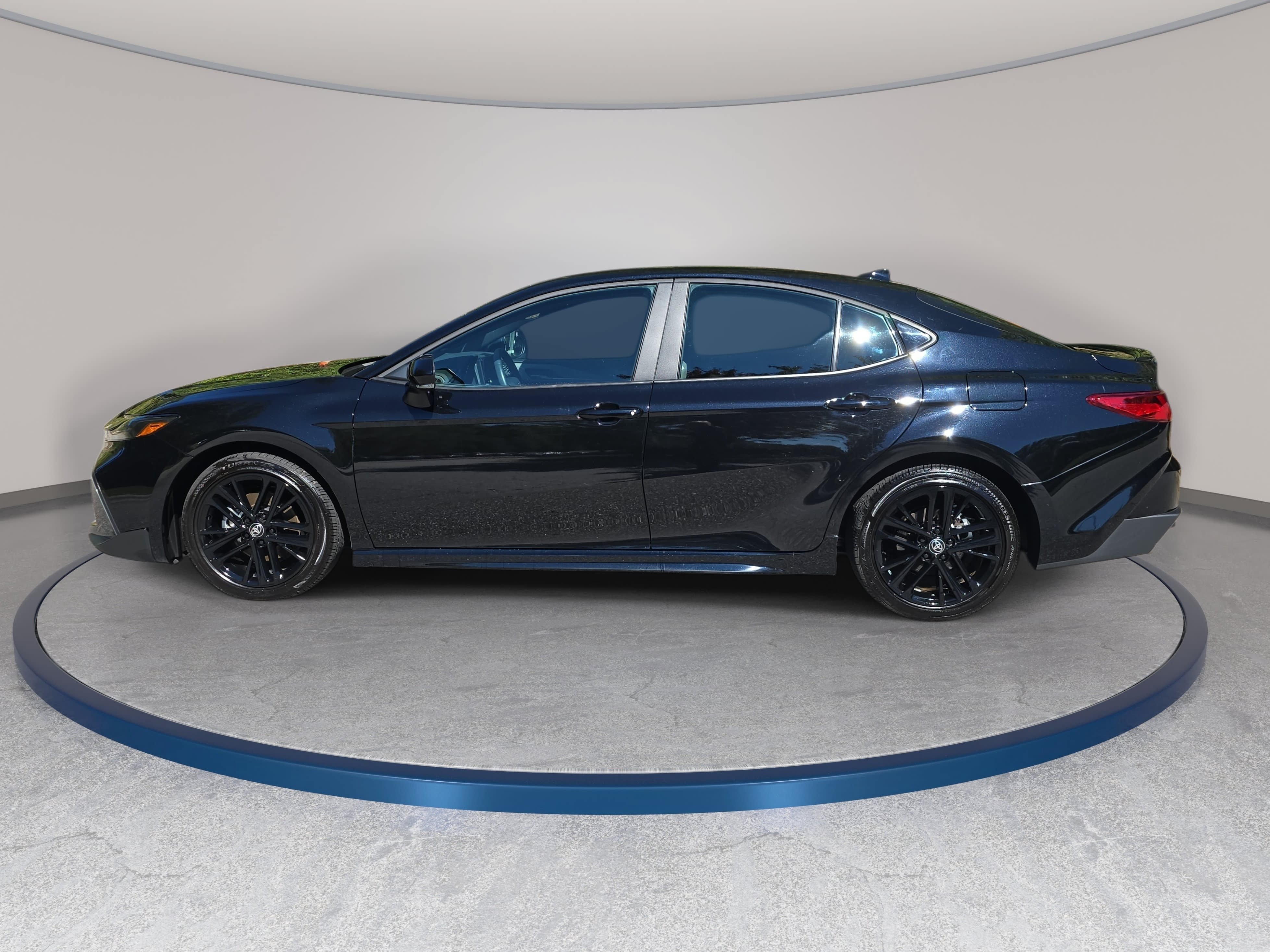 Used 2026 Toyota Camry SE FWD image 8