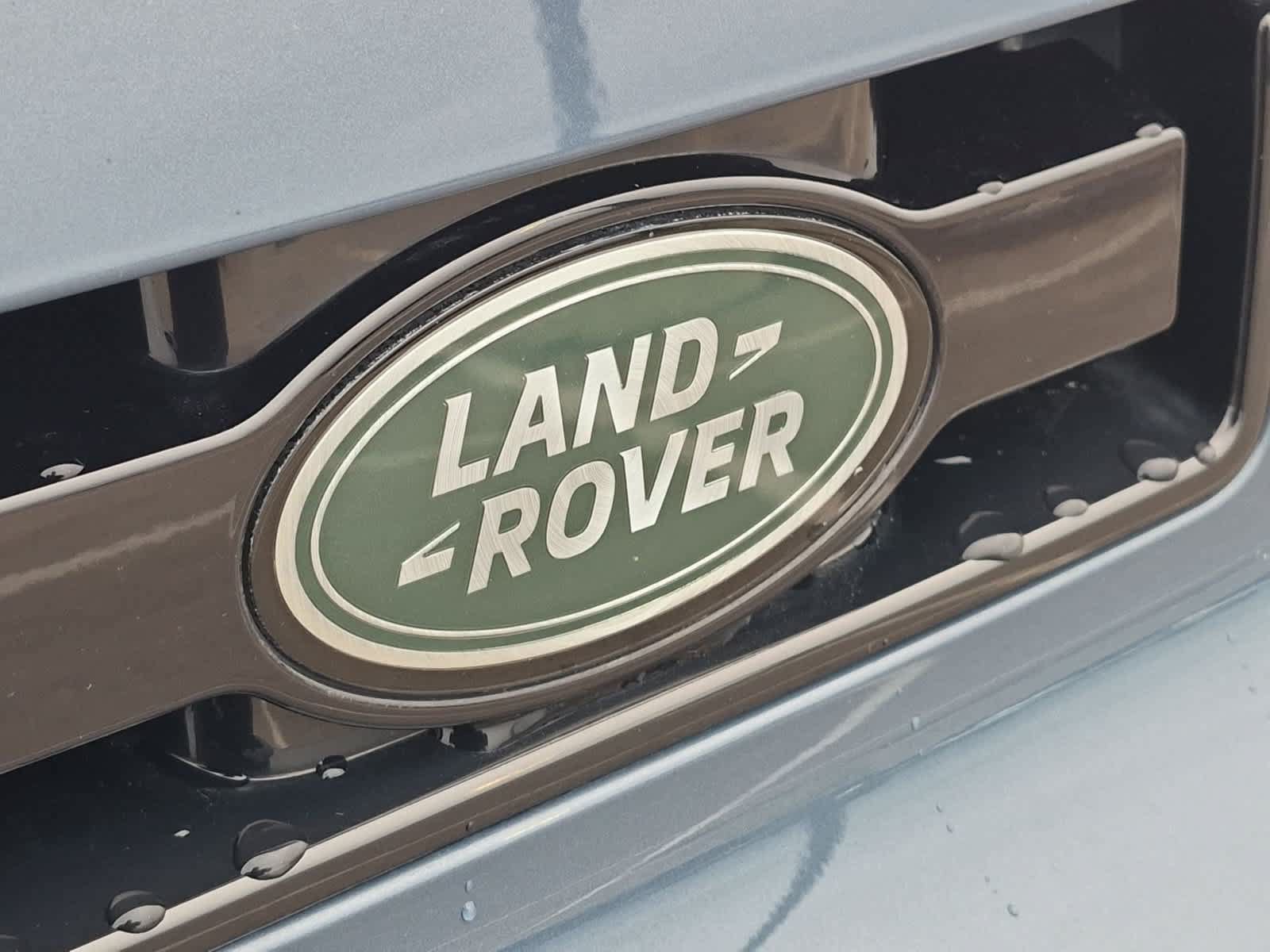 Used 2025 Land Rover Defender 110 X-Dynamic SE AWD/4WD image 11