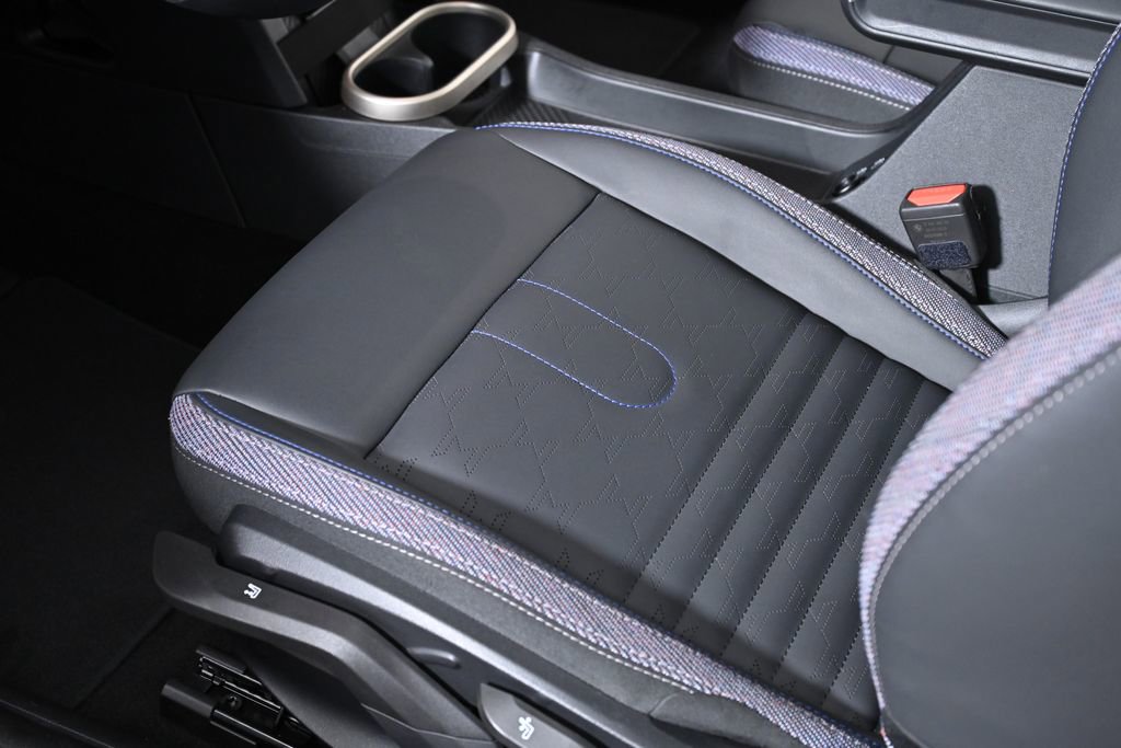 Certified 2025 MINI Cooper 2-Door Hardtop image 21