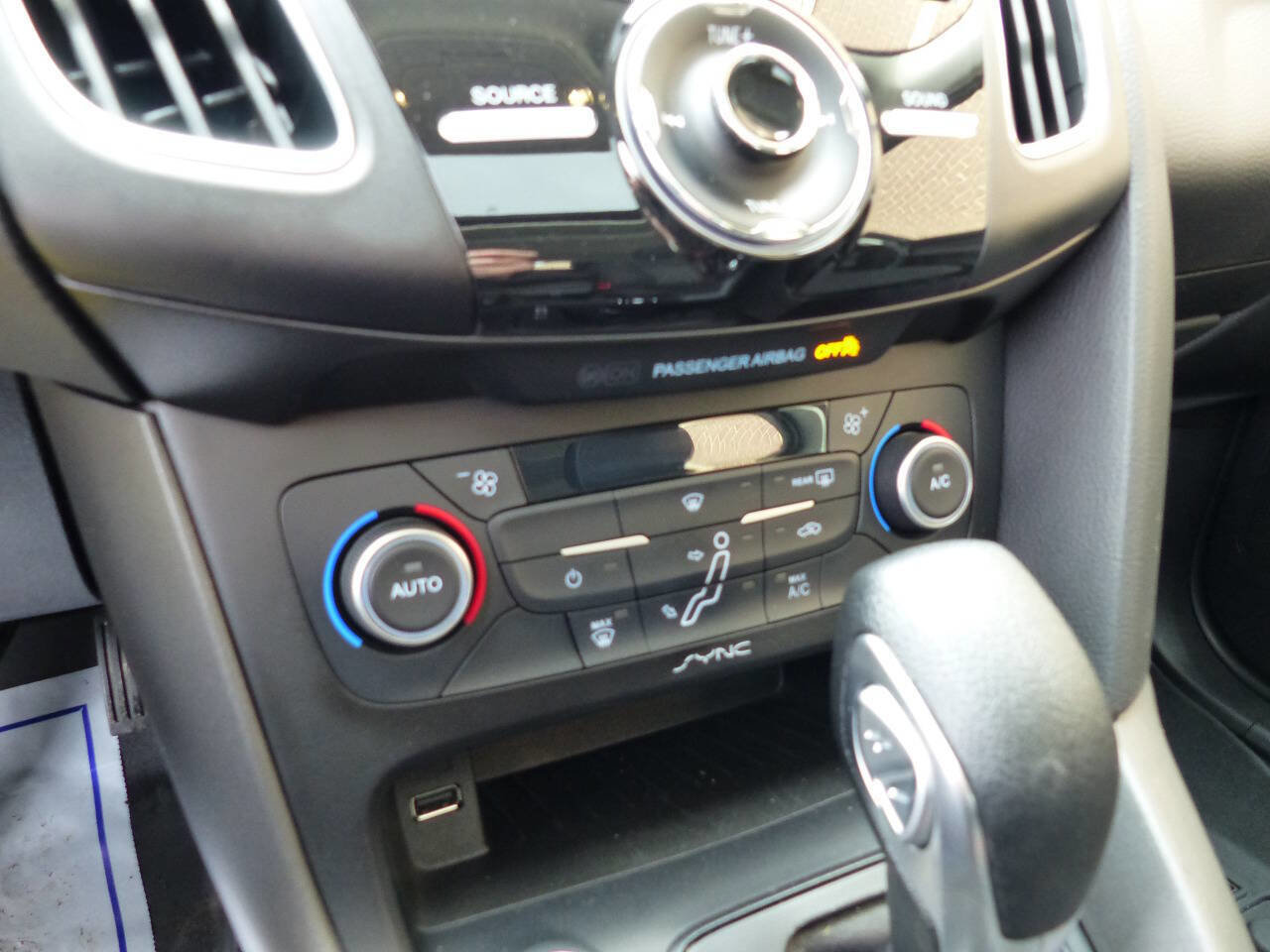 Used 2017 Ford Focus SEL image 33