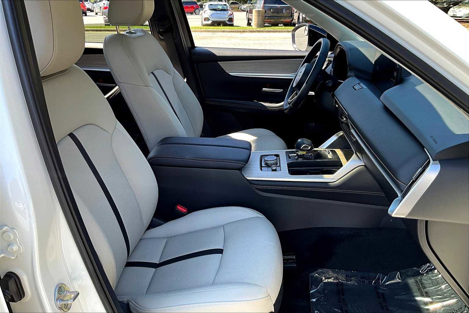 Used 2025 MAZDA CX-70 Plug-In Hybrid w/ Premium Pkg image 8