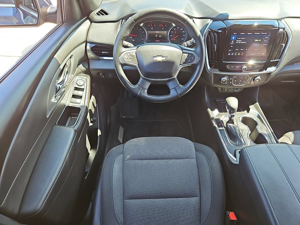 Certified 2023 Chevrolet Traverse LT FWD image 2