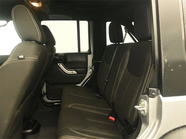Used 2017 Jeep Wrangler Unlimited Rubicon w/ Connectivity Group image 10