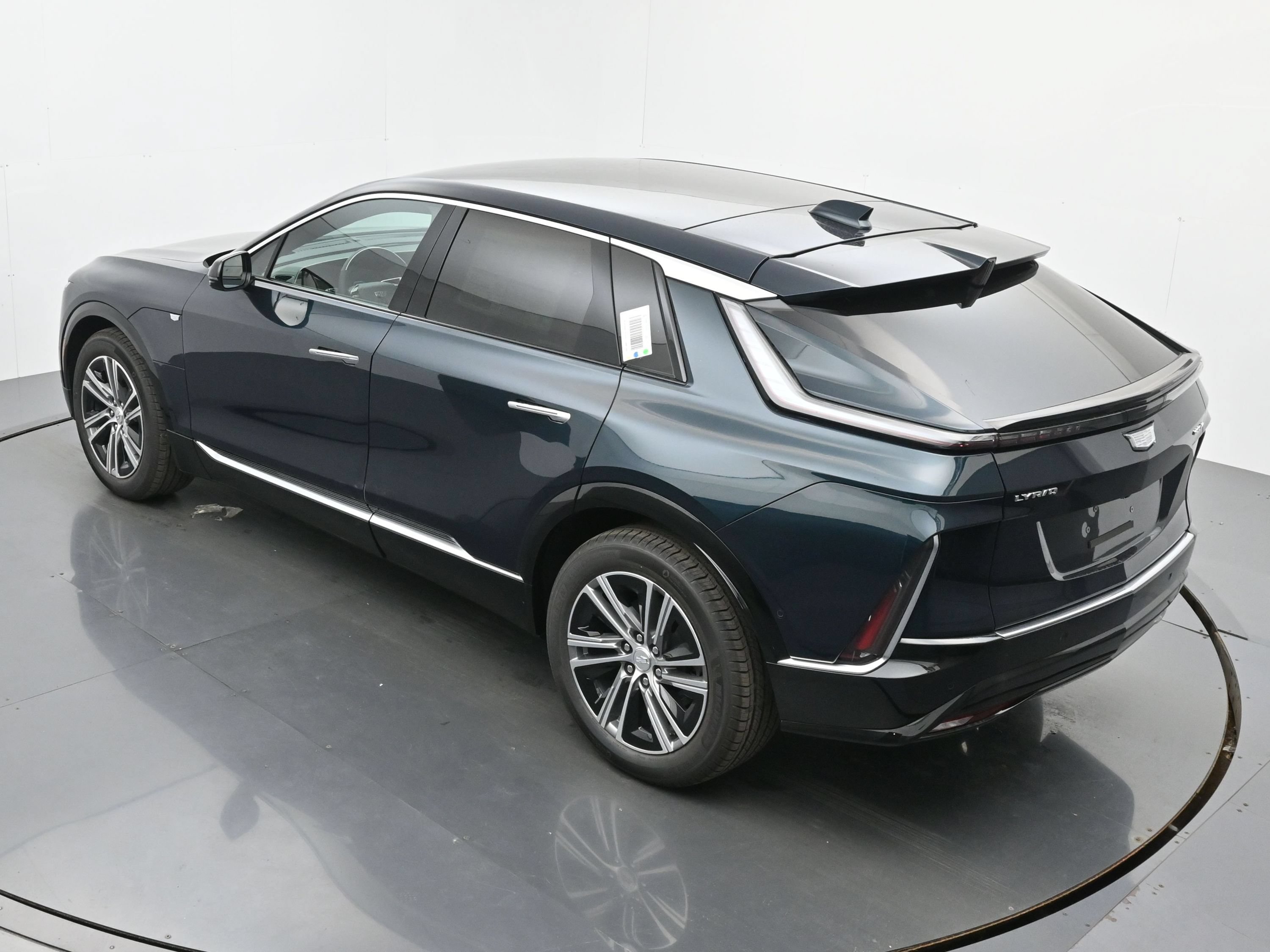 New 2026 Cadillac Lyriq Luxury w/ LPO, Floor Liner Package AWD/4WD image 25