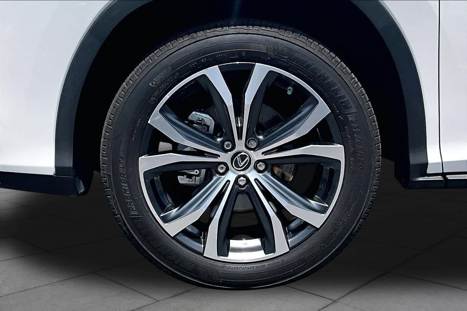 Used 2022 Lexus RX 350L FWD w/ Premium Package image 11