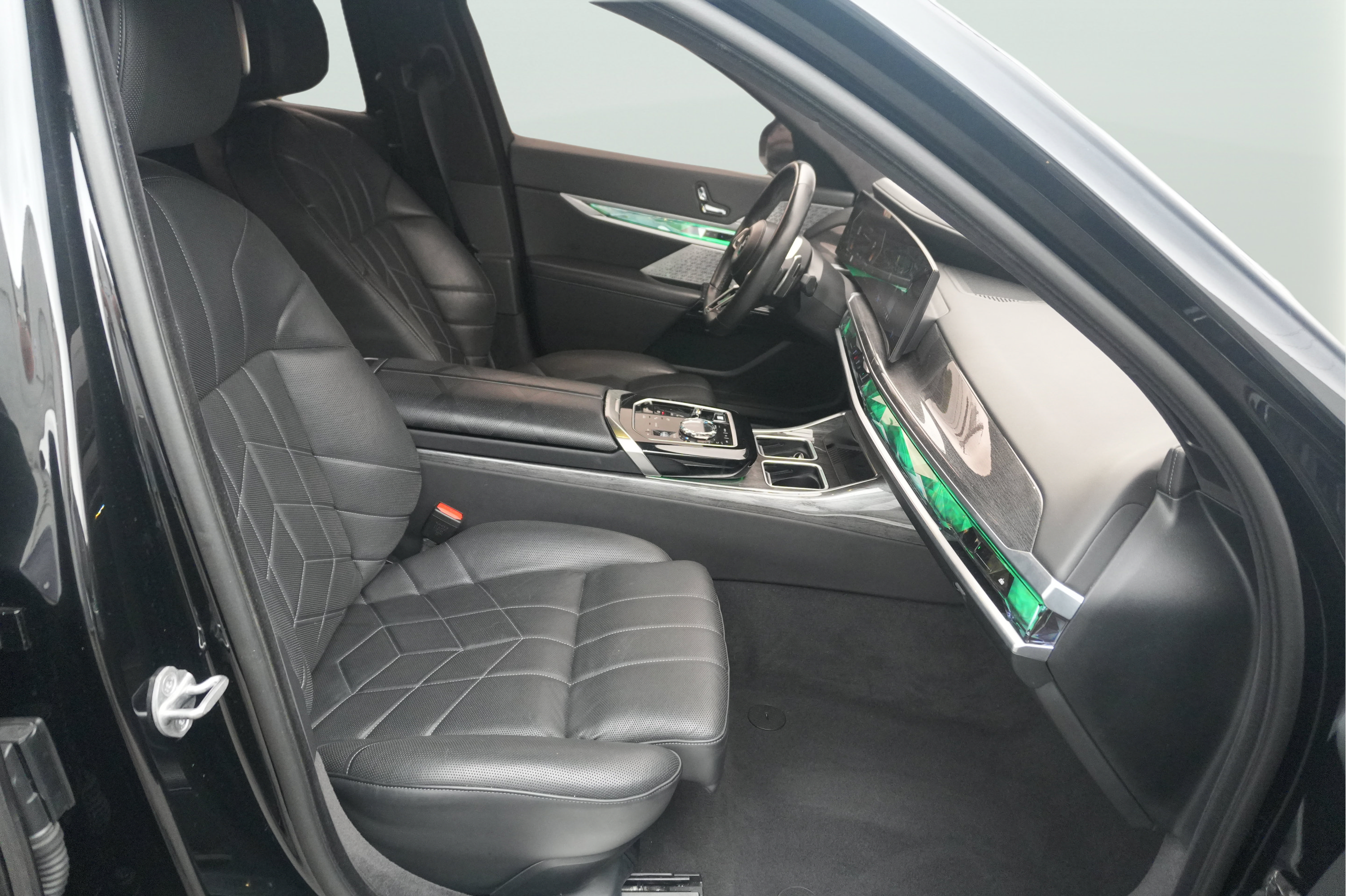 Used 2023 BMW 760i xDrive w/ Executive Package AWD/4WD image 24