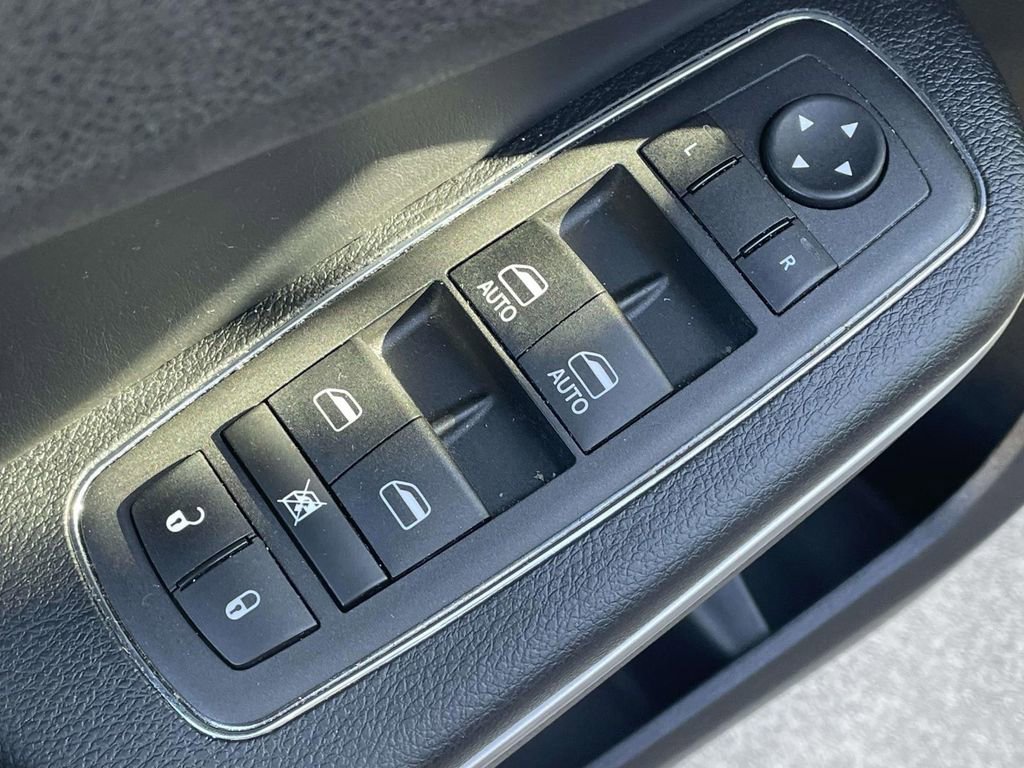 Used 2023 Chrysler 300 Touring image 16