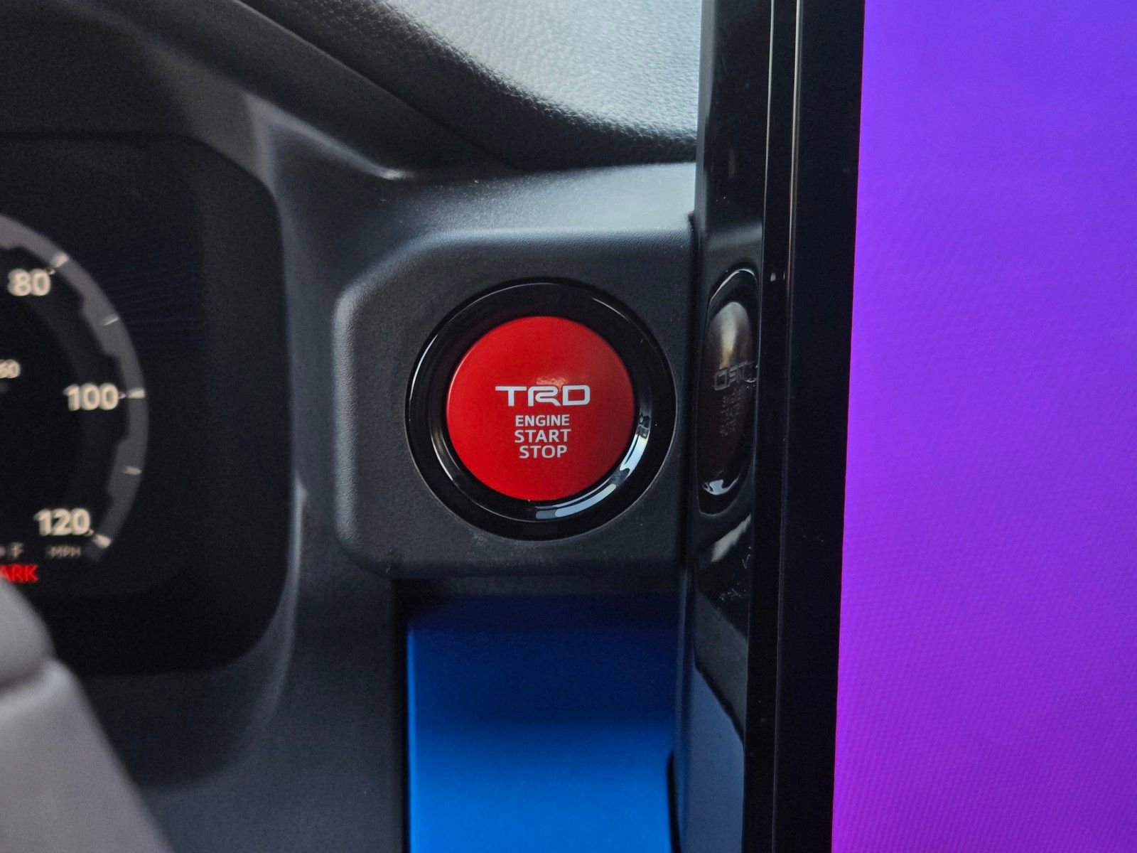 Certified 2025 Toyota Tacoma TRD Off-Road image 19