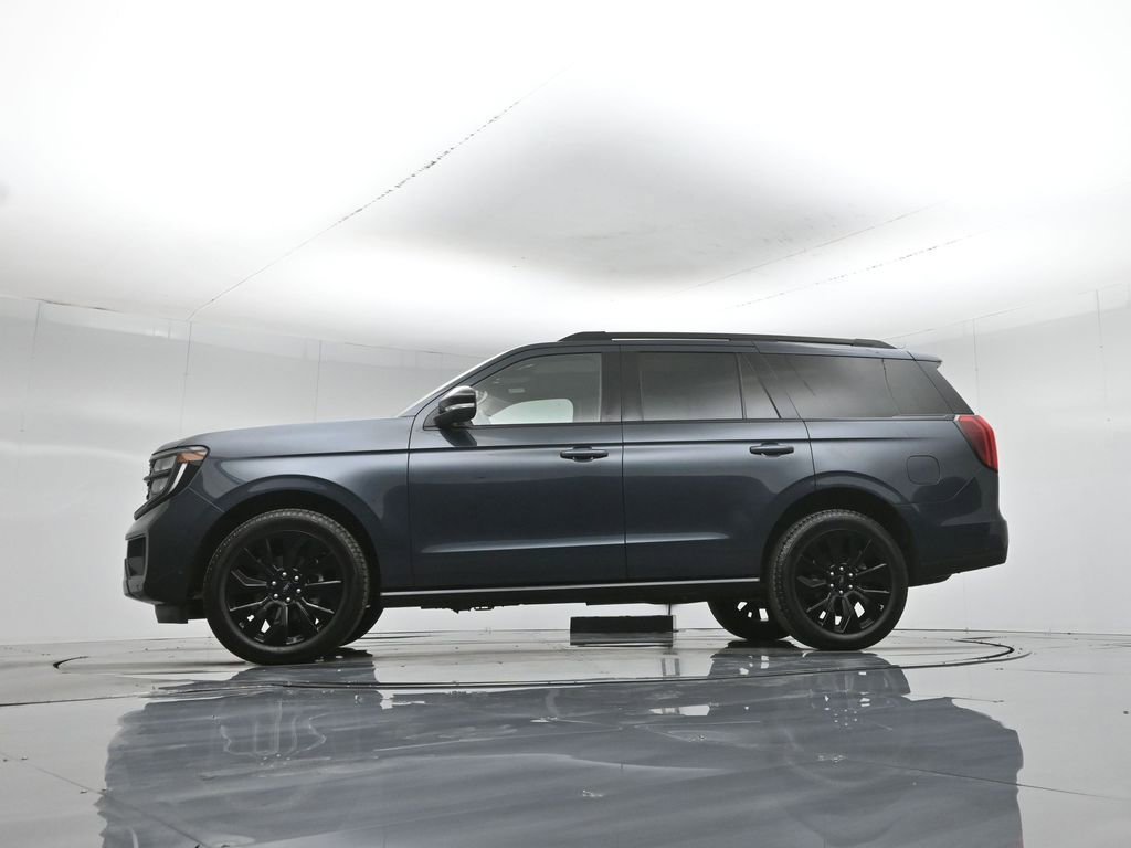 Used 2025 Ford Expedition Platinum w/ Stealth Appearance Package image 8